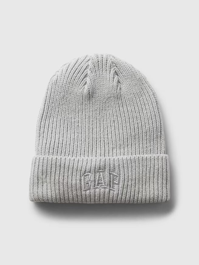 シンプルなデザインなので、女性らしいファッションにも、メンズライクなコーデにも◎