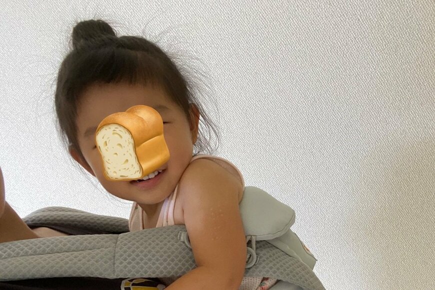 妹ができた2歳お姉ちゃん「可愛い！！大きい！笑」赤ちゃん返り姿に反響！