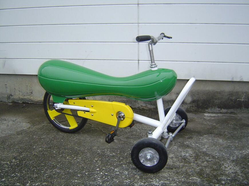 きゅうりの形をした自転車