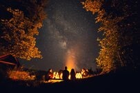 【スノーピーク】シンプルでタフな構造の焚火台が人気