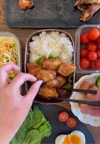 【在宅ワークのご褒美弁当】お腹も心も大満足！ボリューム満点な「からあげ弁当」が話題