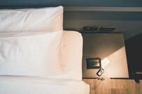 ホテルでの失敗あるある5選を紹介！「昨日インキーしたばかり」「部屋番号を間違えた」体験談が続出