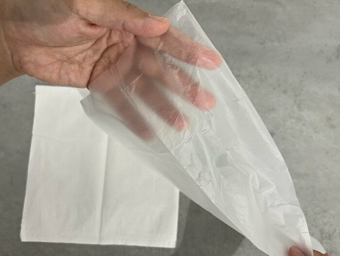 透明のポリ袋は4cmのマチつきです