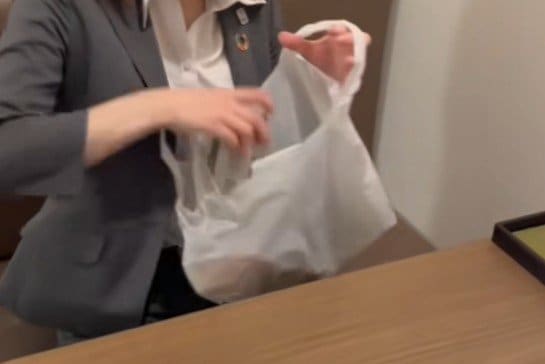 ホテルに行くとつい気分が上がってしまい…部屋での過ごし方に「これが楽しみ」「わかります」と納得の声