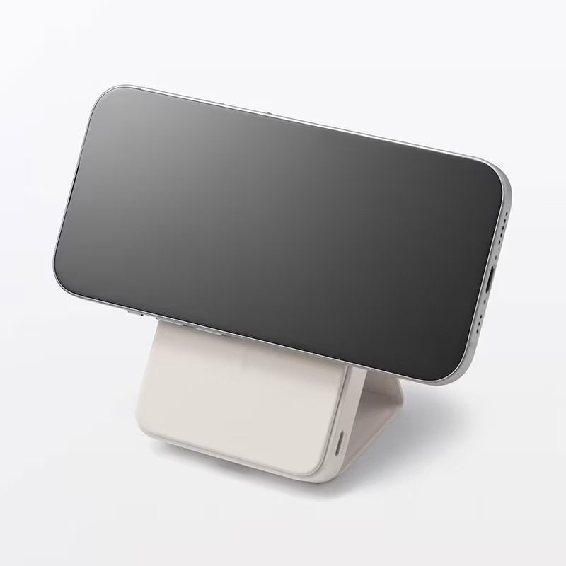 無印良品ネットストア　スマホスタンドにもなるモバイルバッテリー（マグネット式充電対応5000mAh）の画像