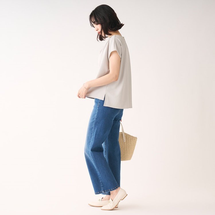 出所：ケユカ公式　さらてろドレープネックブラウス