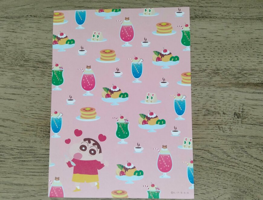 筆者撮影（セリア、レターセット4セット クレヨンしんちゃん 喫茶店 シール付）