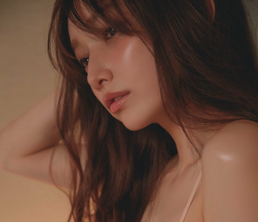 出所：株式会社講談社『大ヒット話題作から3年！ デビュー25周年記念　後藤真希 写真集「flos」11月29日発売決定！刊行記念イベントやプレミアム特典付きの豪華版発売も決定！』 