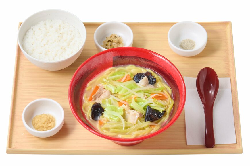 出所：株式会社プレナス「「やよい軒」 の麺シリーズに新商品が登場 白湯スープにもちもち食感の麺が絡まり1/2日分の野菜が摂れる 関東のソウルフード『野菜タンメンとから揚げの定食』3月19日（火）より新発売」