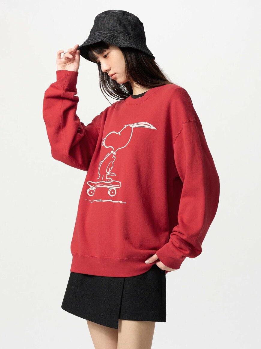 出所：ユニクロ公式　ピーナッツ スウェットシャツ