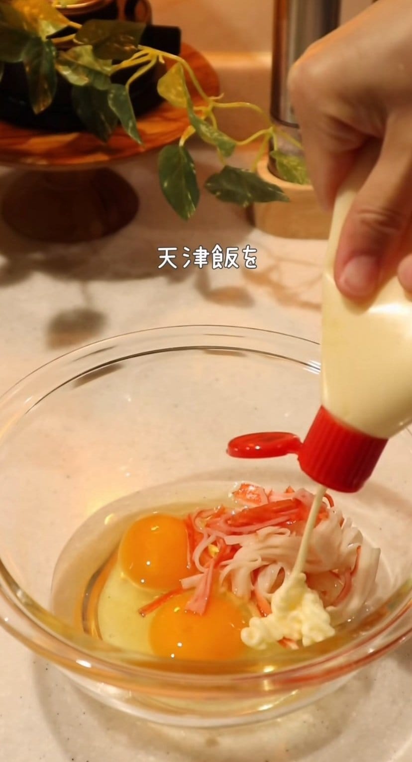 【胃袋婚6年目】夫に作るインパクト大の「ロール天津飯弁当」カラフルな副菜もとても美味しそう