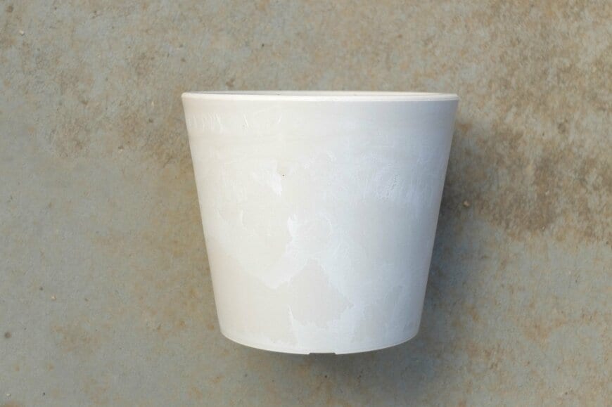 筆者撮影／セリア、ストーン風プランター