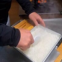 【父ちゃん弁当】個包装でオシャレな包み方にセンスが光る！コロンとしたサイズで部活でも食べやすい「おにぎり弁当」が話題