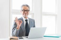 マツダも定年延長へ動き出す。日本での60歳以上の「就業率や年収事情」とは