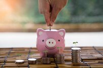 年金デビューの60代「みんな、貯金はどのくらいあるのか」