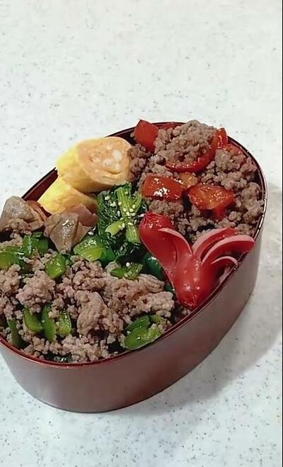 完成した「ひき肉ピーマン炒め弁当」