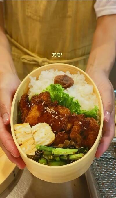 完成したチキンカツ弁当