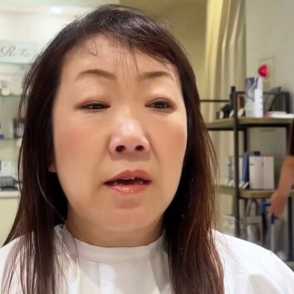 「大仏さんみたいにくるくる毛が生えてきて」女性がくびれボブでふんわりヘアにスタイルチェンジ