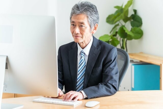 【雇用継続給付】8月1日から支給限度額は「月39万7369円」に。60歳以降に賃金が下がった人と介護で休む人は、いくら受け取れるのか？