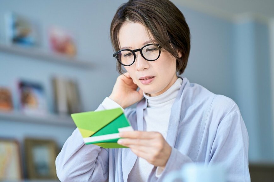おひとりさま世帯の貯蓄額【40歳代・50歳代】の平均と中央値はいくら？年間手取り収入からの貯蓄割合は平均12～13％