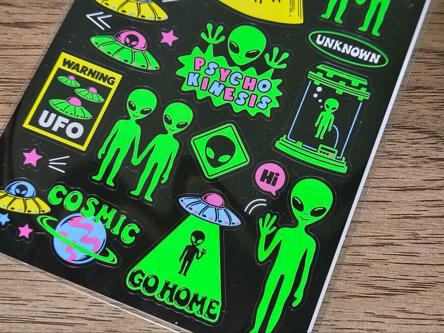 筆者撮影（セリア、デザインシール 宇宙人とUFO）