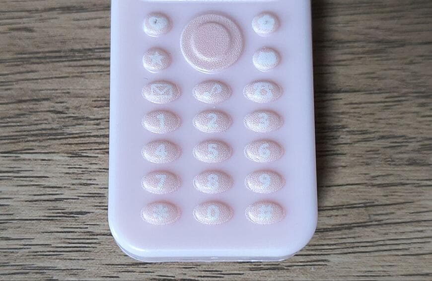 筆者撮影（ダイソー、キーホルダー（携帯））