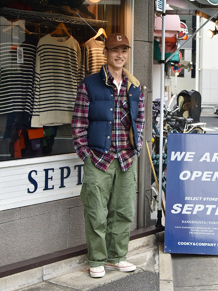 ダウンベスト / CRESCENT DOWN WORKS、シャツ / PRIVATE PROPERTY、カットソー / HEALTHKNIT、パンツ / U.S.ARMY (DEAD STOCK)、シューズ / CONVERSE、キャップ / BLUE MARLIN
