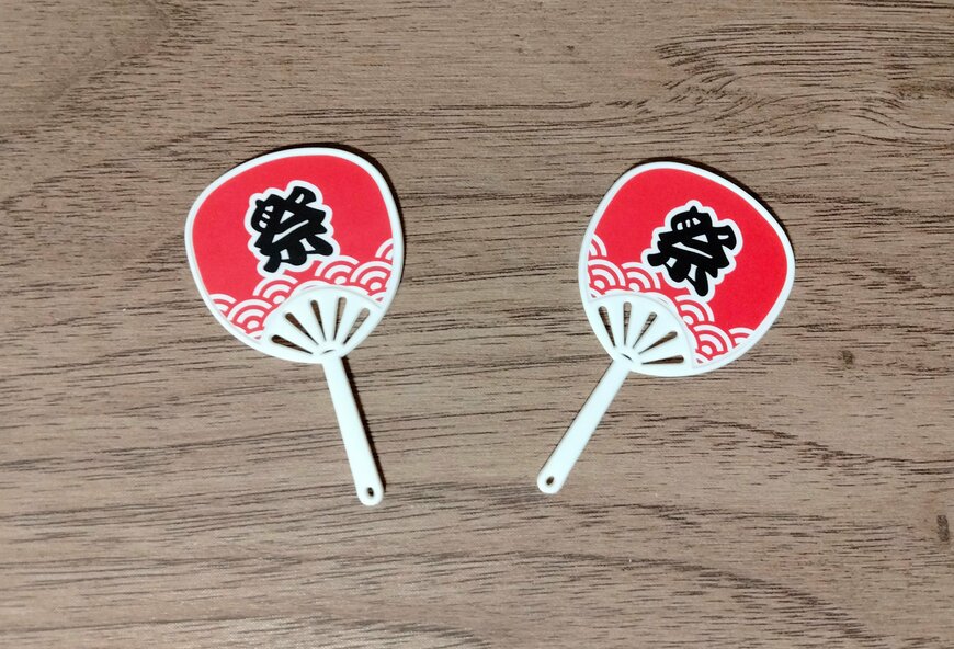 筆者撮影（セリア、ぬい用お祭りうちわ 2P ヲタコレ）