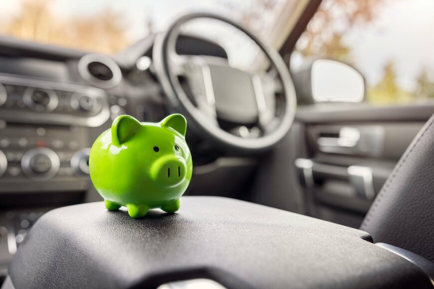 「車の月の平均維持費」昨年から約1100円の大幅増「ガソリン代や走行距離の増加」が大きいか