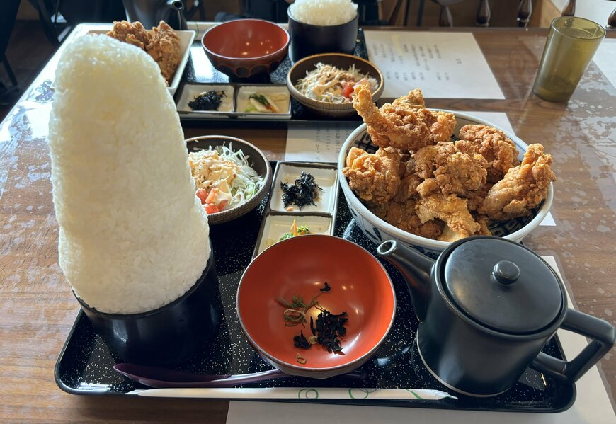 ボリューム満点の唐揚げ定食