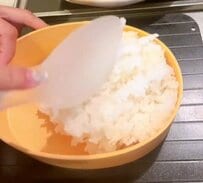 「朝7時に家を出る夫」に妻が作る【青椒肉絲（チンジャオロース）弁当】バランス良く綺麗に盛り付けられたおかずが美味しそう