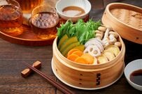 ホットプレートで「焼き肉」渡辺美奈代が豪華な夜ごはんを披露！彩り豊かな食卓に反響