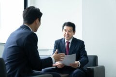 【役職定年と退職金】年収「3割減」が24.7％。管理職の4人に1人は想定より早く退任、定年の退職金は大卒で平均いくら？
