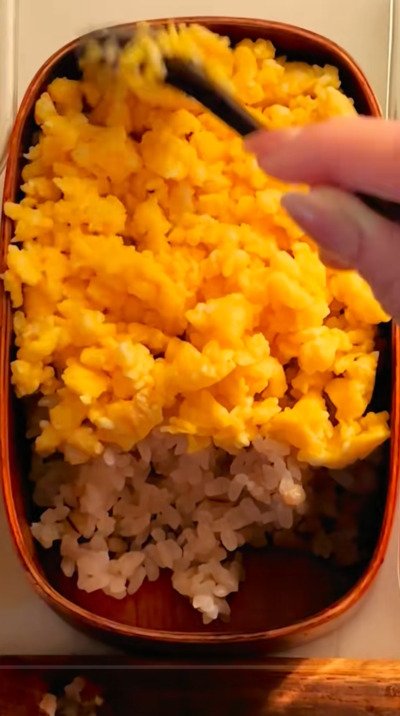 黄色い卵であざやかに