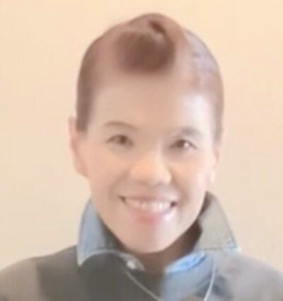 【60代マダム】しまむらの”ミッキーマウス柄トップス”をおしゃれに着こなす！デニムシャツを重ねた大人カジュアルコーデが素敵