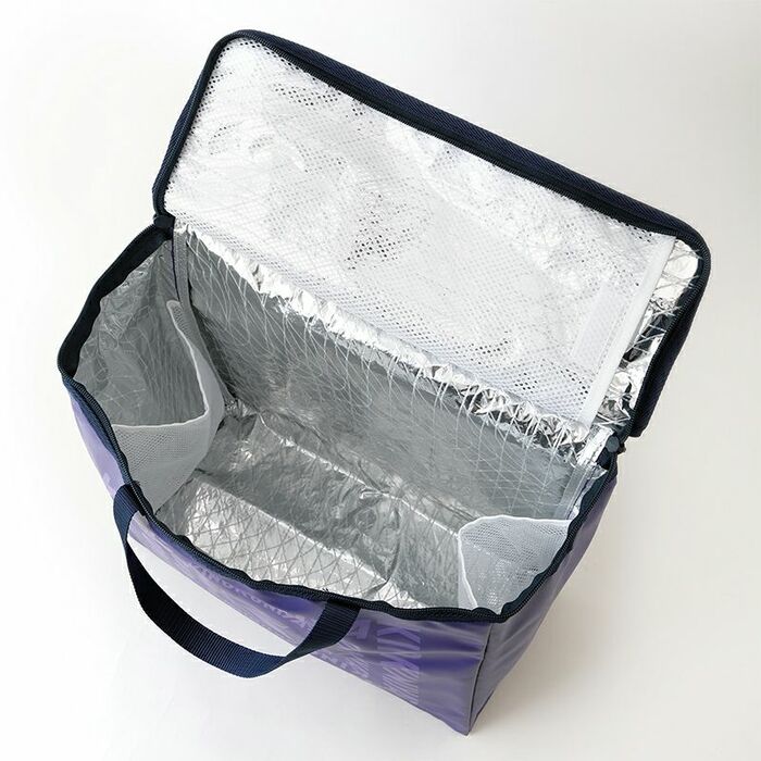 保冷剤との併用で高い保冷効果を発揮する仕様に