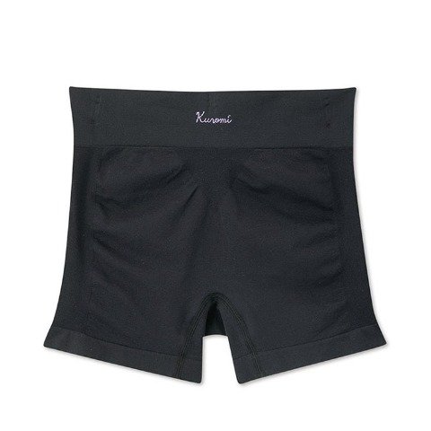 伸縮性のある生地でさまざまな体型にフィット