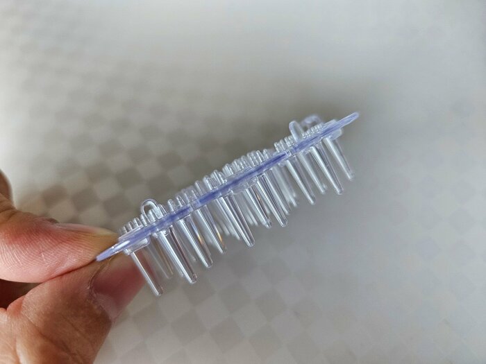 底板は短い凹凸と長い凹凸に片面ずつ分かれており、両面とも使用できる