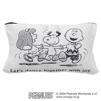 両面かわいく楽しめる「スヌーピーのびのび枕カバー」