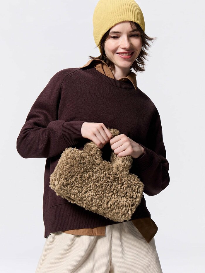 GU公式 ファーリーショルダーバッグ