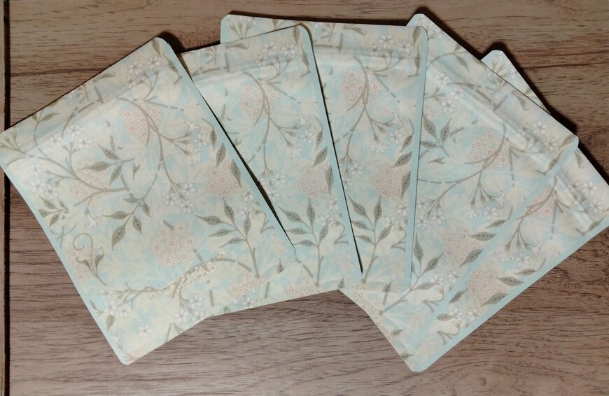 筆者撮影（セリア、ジップバッグ 5P ウィリアム・モリス）