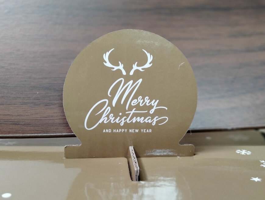 筆者撮影（セリア、パーティースタンド 2段 ナチュラルクリスマス）