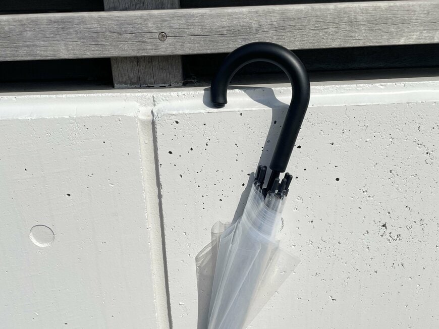 筆者撮影（ダイソー 耐風ビニール傘）