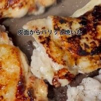 【のっけ弁当】パリッと皮面を焼いた「チキンステーキ」がたっぷり入ってボリューム満点！野菜の副菜やオムレツをギュッと綺麗に詰める様子にも注目