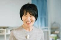 「クリスマスローズ」が素敵！栗原はるみの自宅庭にファン注目「花盛りのお庭」「なんと綺麗」「羨ましいです」バラやヒメウツギも