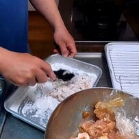 父が息子に作る【唐揚げ丼とぶっかけうどん弁当】唐揚げとうどんのボリューム満点のお弁当に「最高！」の声