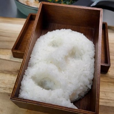 母の怒り炸裂！ホラーなデザインの【おふざけ弁当】娘をげんなりさせる見事な仕上がりにコメント続々！