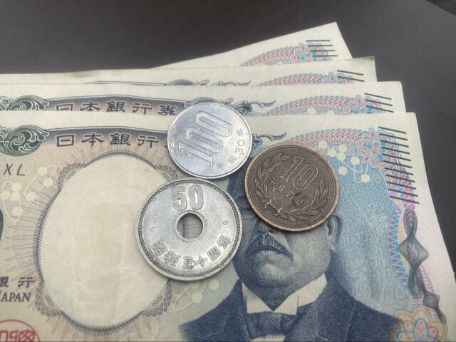 おつりで渡された「50円硬貨」に強烈な違和感　10円より「大きな50円」に思わず目を疑う