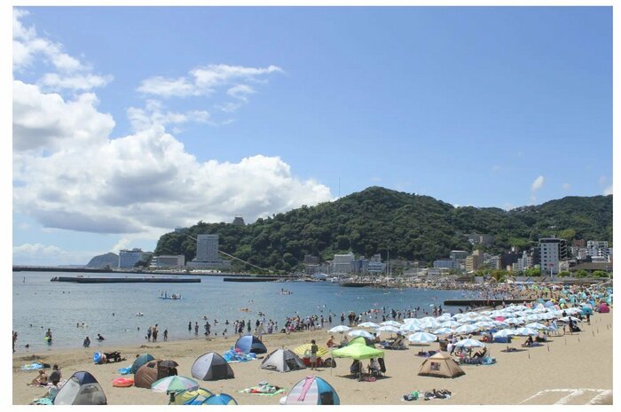 熱海市内に開設される海水浴場の様子