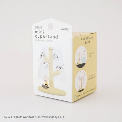 スタンドにはちょこんと座るチャーリーブラウンの姿が